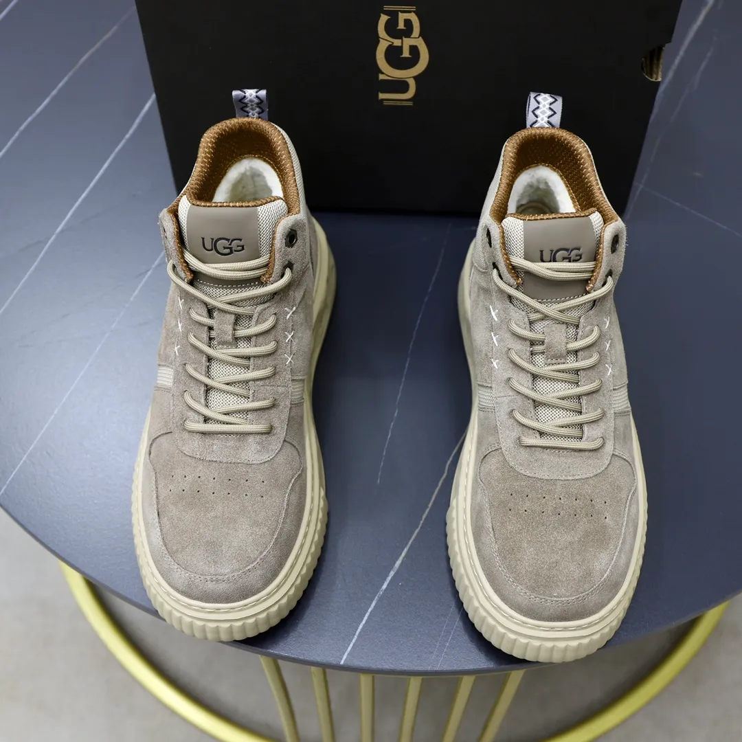 Ex-factory price: 620💰Thick wool imported from Australia Brand: UGG genuine purchase Size: 39-44 Grade: Official website 1:1 Material: First layer of genuine leather waterproof and antifreeze upper Real wool lining Original non-slip soft wear-resistant outsole Style category: Men's casual shoes Trendy style Comfortable on the feet Color: Official website color synchronization